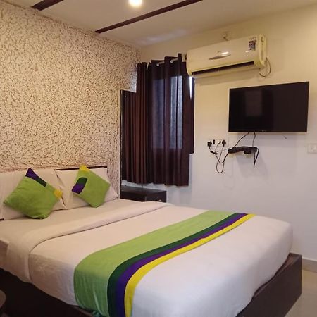 Abs Comforts Villa Májszúr Kültér fotó