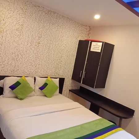 Abs Comforts Villa Májszúr Kültér fotó
