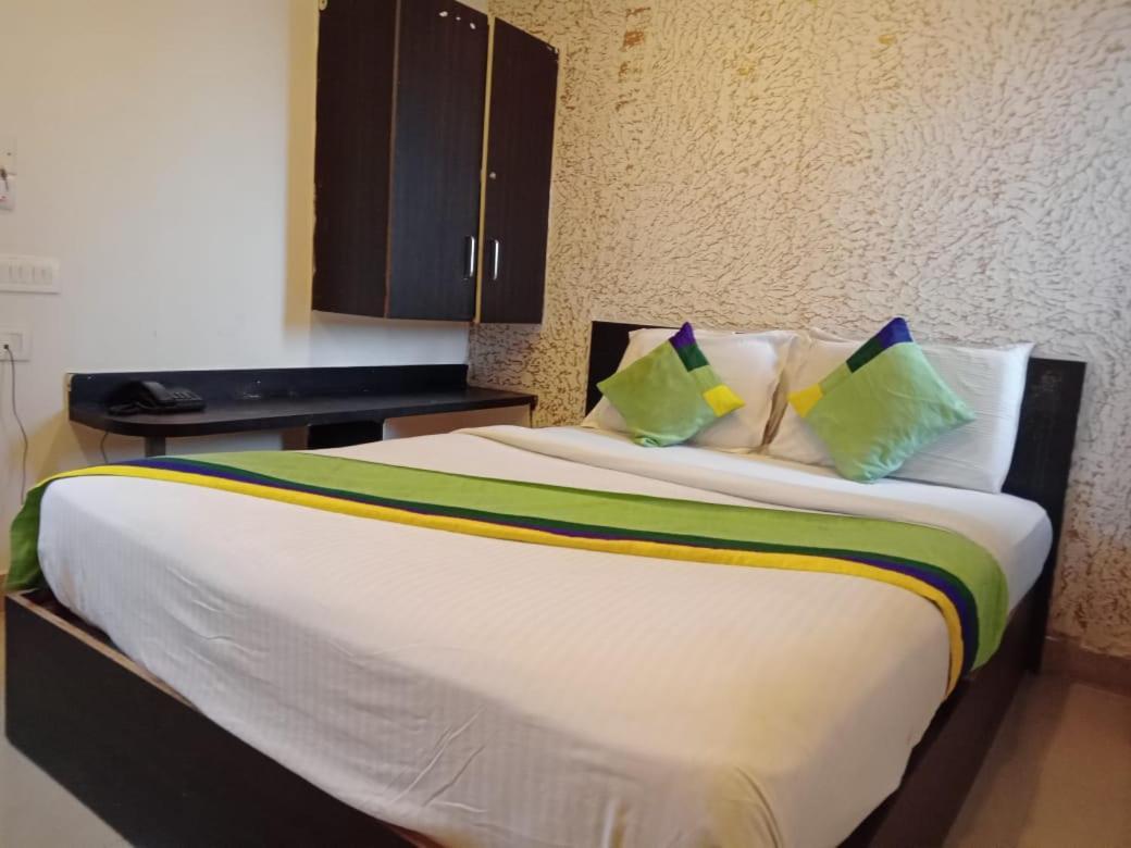 Abs Comforts Villa Májszúr Kültér fotó